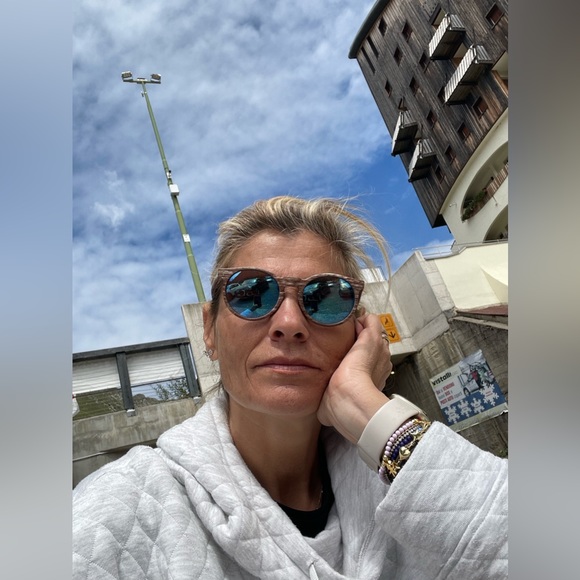 Meet your Posher, Serena - Picture 1 of 2